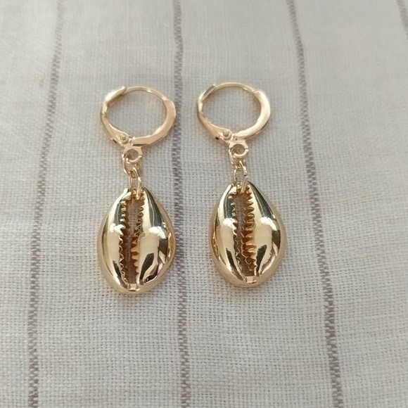 18k Gold Plated Cowrie Shell Earrings Summer Beach - Picture 2 of 5